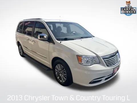 White 2013 Chrysler Town & Country Touring-L for sale in Milwaukee, WI