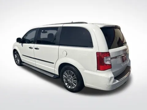 More photos of 2013 Chrysler Town & Country Touring-L at Diamond Jim's Motor Cars, WI
