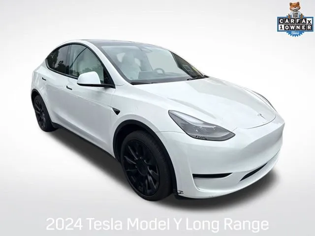 White 2024 Tesla Model Y Long Range for sale in Milwaukee, WI