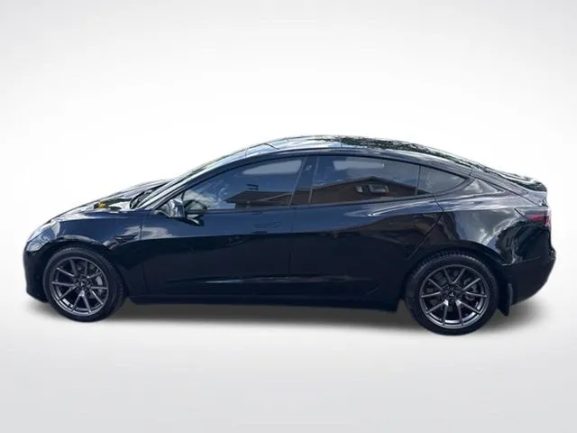 Tesla Model 3 photo 6