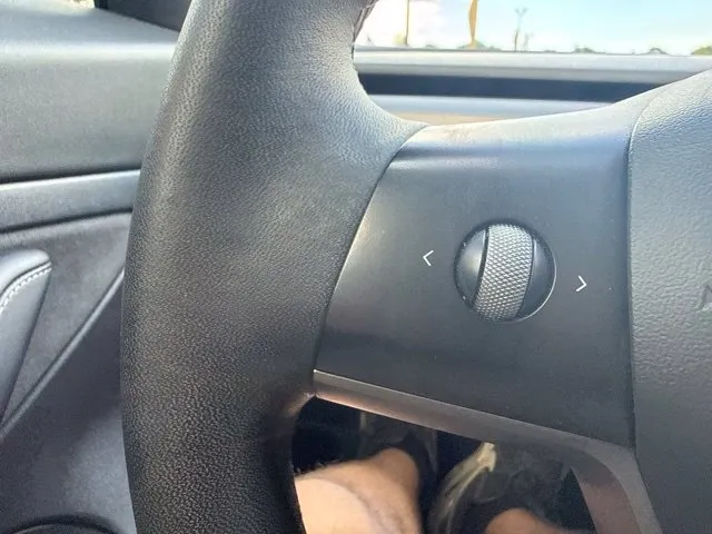 Tesla Model 3 photo 25