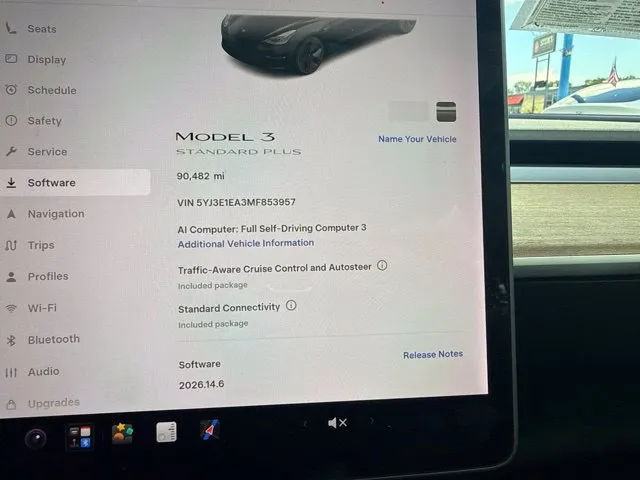 Tesla Model 3 photo 30