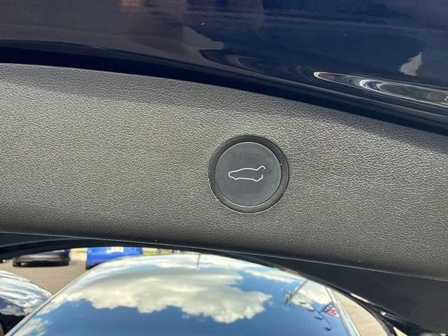 Tesla Model 3 photo 17