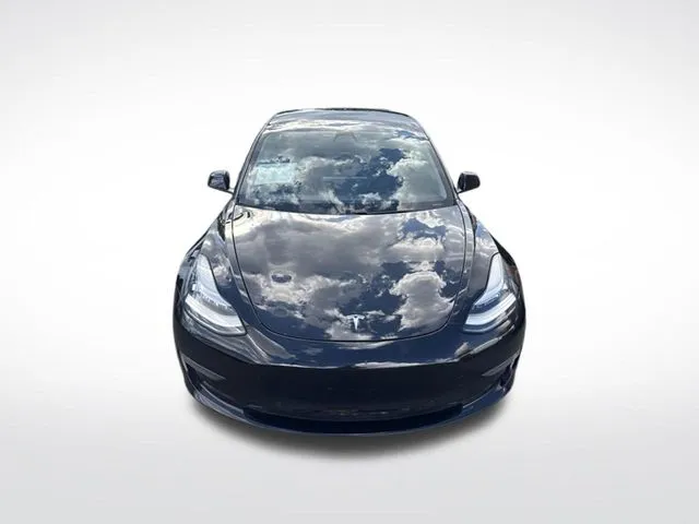 Tesla Model 3 photo 8