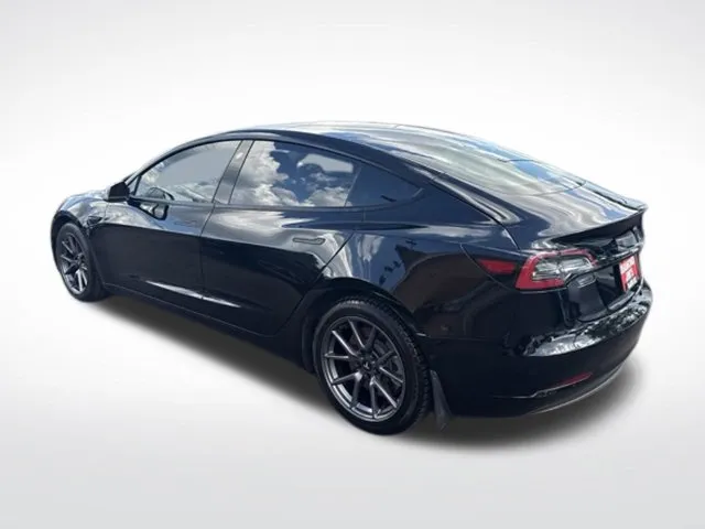 Tesla Model 3 photo 5