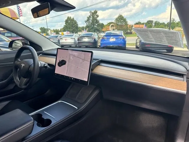 Tesla Model 3 photo 20