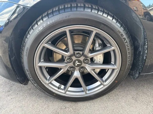 Tesla Model 3 photo 9