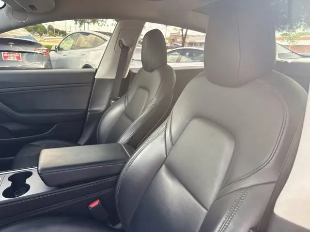 Tesla Model 3 photo 10