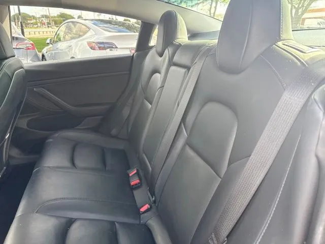 Tesla Model 3 photo 13