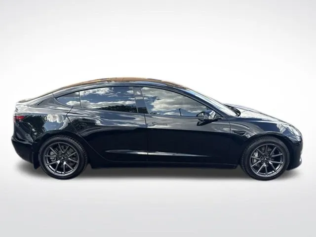 Tesla Model 3 photo 2