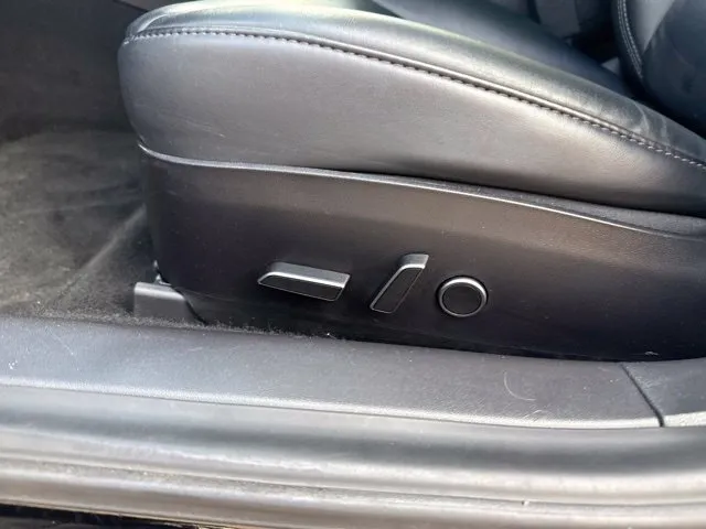 Tesla Model 3 photo 12
