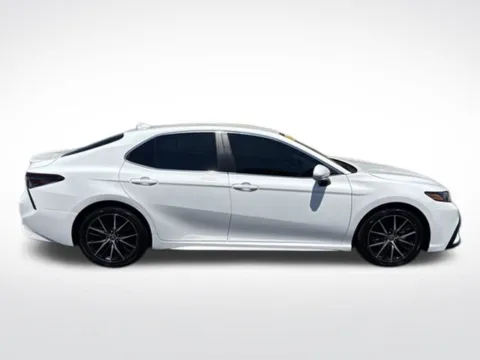 Photos of 2022 Toyota Camry SE for sale in Milwaukee, WI at Diamond Jim's Motor Cars