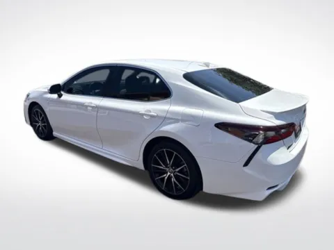 More photos of 2022 Toyota Camry SE at Diamond Jim's Motor Cars, WI