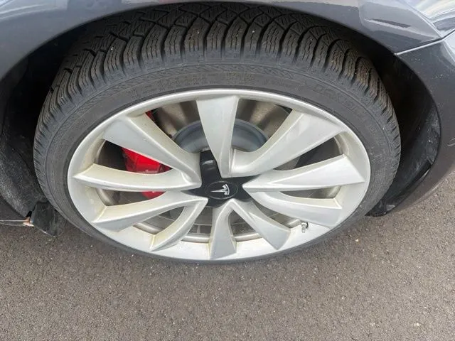 Tesla Model 3 photo 8