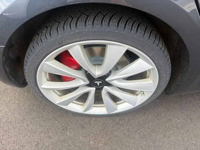 Tesla Model 3 photo 9