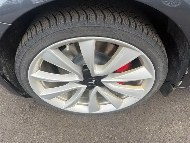 Tesla Model 3 photo 11