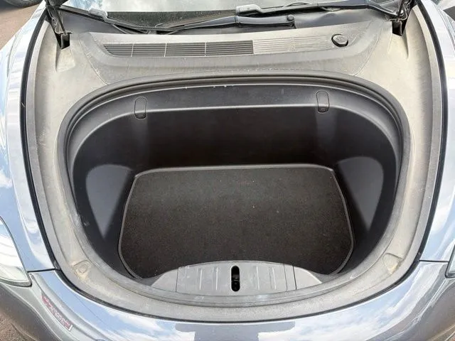 Tesla Model 3 photo 22