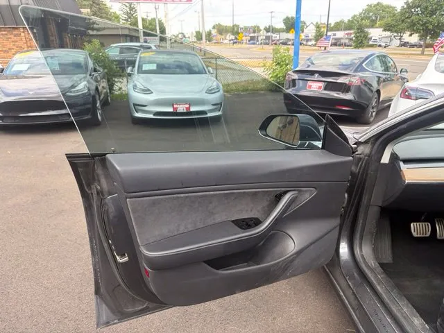 Tesla Model 3 photo 15