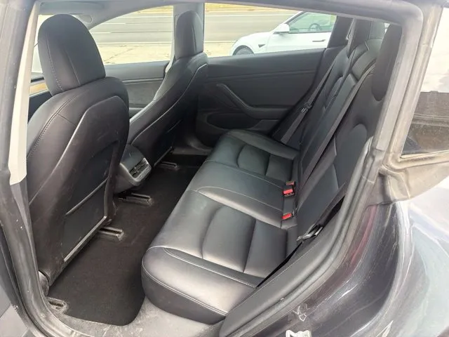 Tesla Model 3 photo 16