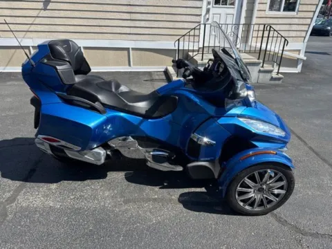 Photos of 2018 Can-Am Spyder for sale in Milwaukee, WI at Diamond Jim's Motor Cars