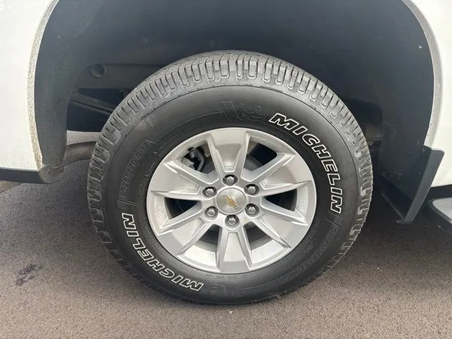 Chevrolet Silverado photo 16