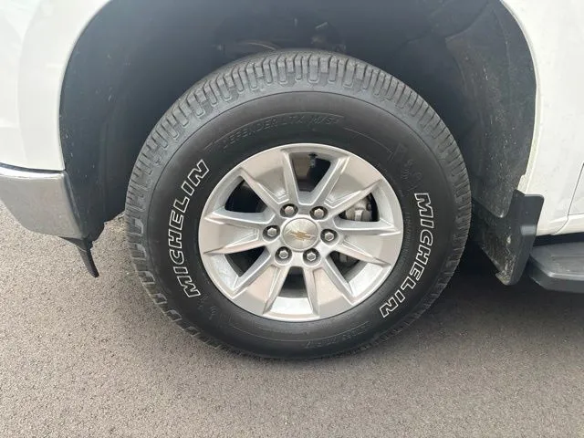 Chevrolet Silverado photo 9