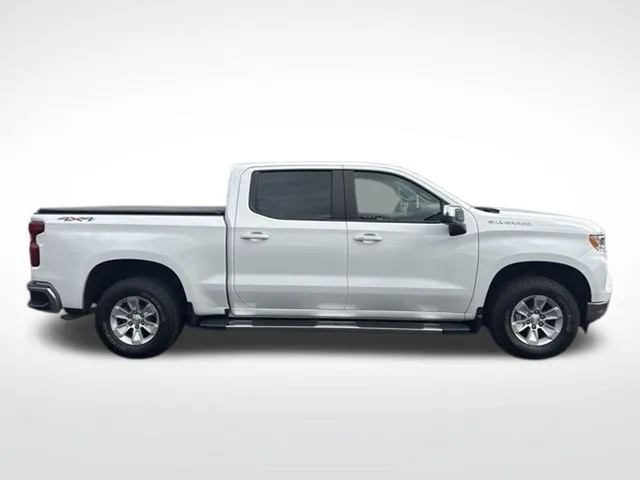 Chevrolet Silverado photo 2