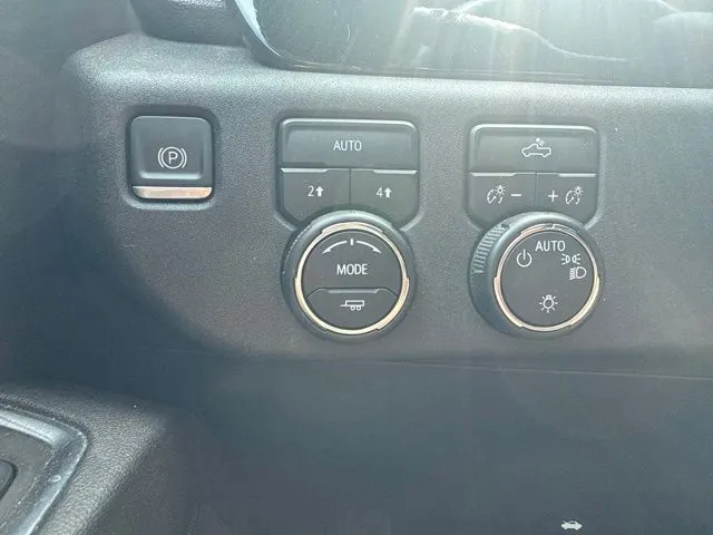 Chevrolet Silverado photo 24