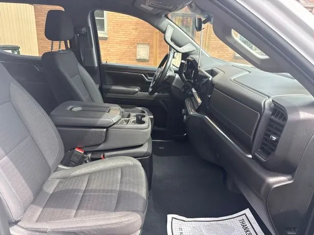 Chevrolet Silverado photo 19
