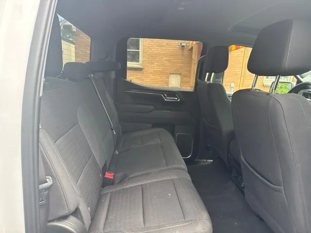 Chevrolet Silverado photo 17