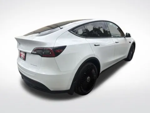 More photos of 2021 Tesla Model Y Long Range at Diamond Jim's Motor Cars, WI