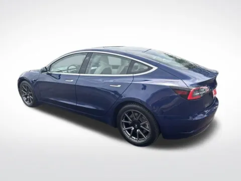 More photos of 2018 Tesla Model 3 Long Range at Diamond Jim's Motor Cars, WI