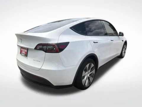 More photos of 2021 Tesla Model Y Long Range at Diamond Jim's Motor Cars, WI