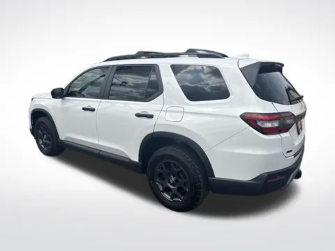 More photos of 2024 Honda Pilot TrailSport at Diamond Jim's Motor Cars, WI