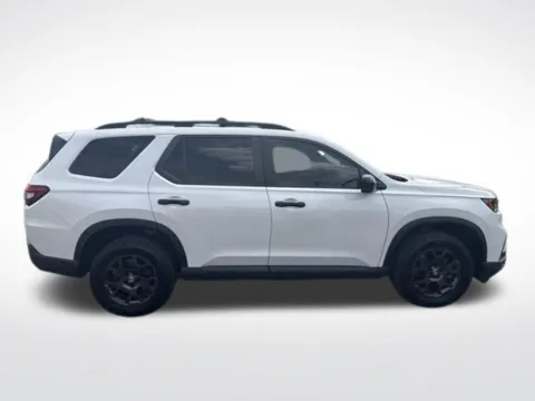 Photos of 2024 Honda Pilot TrailSport for sale in Milwaukee, WI at Diamond Jim's Motor Cars