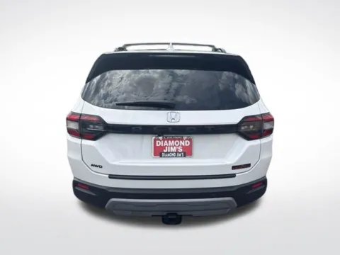 More photos of 2024 Honda Pilot TrailSport at Diamond Jim's Motor Cars, WI