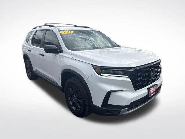 White 2024 Honda Pilot TrailSport for sale in Milwaukee, WI
