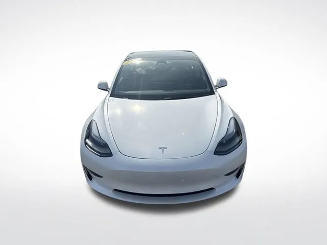 Tesla Model 3 photo 8
