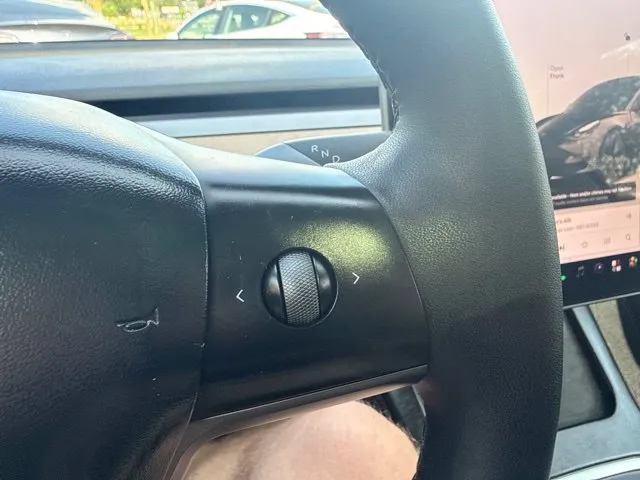 Tesla Model 3 photo 27