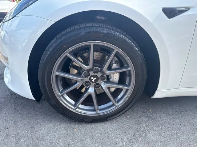 Tesla Model 3 photo 9