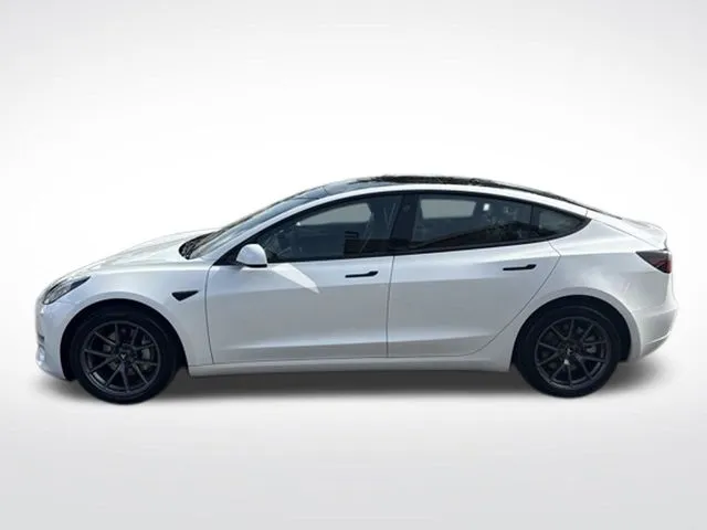 Tesla Model 3 photo 6