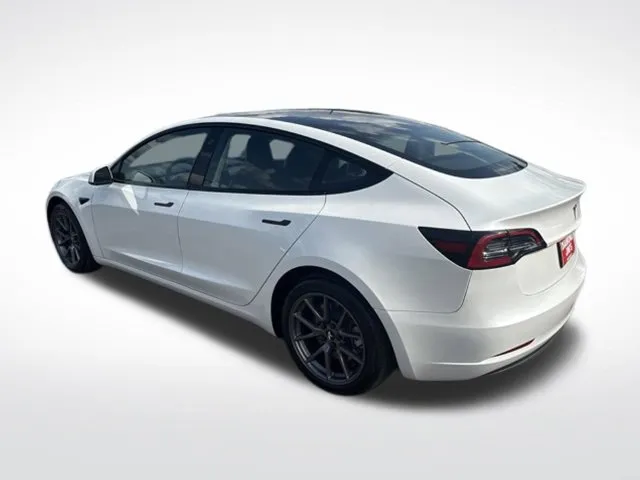 Tesla Model 3 photo 5