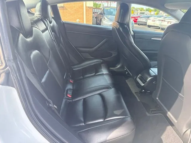Tesla Model 3 photo 19