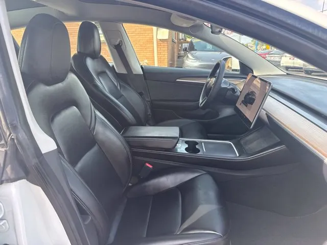 Tesla Model 3 photo 21