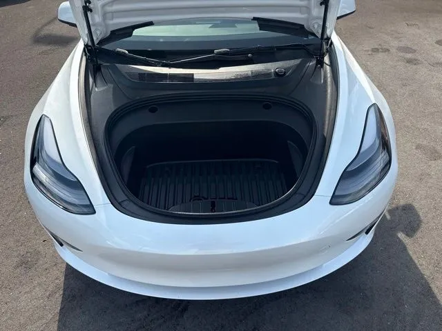Tesla Model 3 photo 24