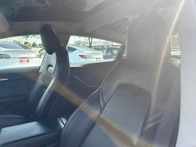 Tesla Model 3 photo 10
