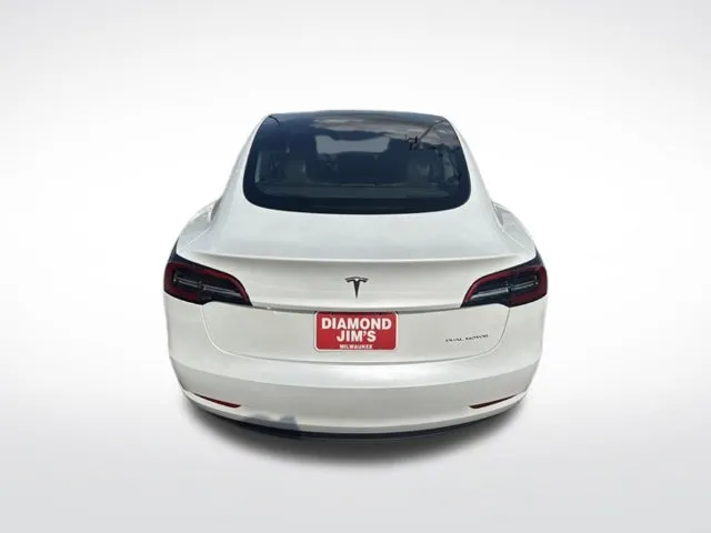 Tesla Model 3 photo 4