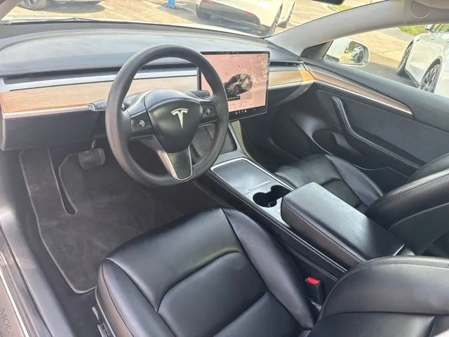 Tesla Model 3 photo 11