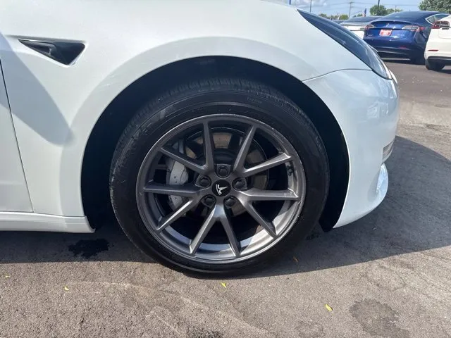 Tesla Model 3 photo 23