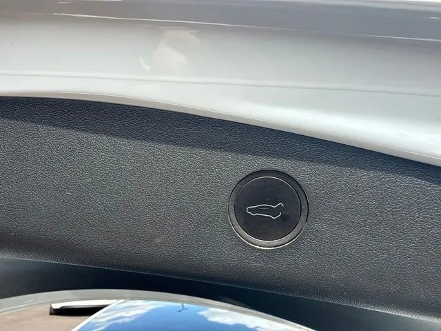 Tesla Model 3 photo 17